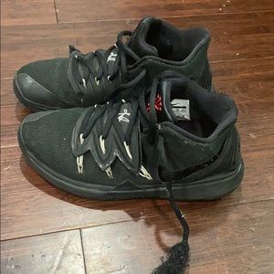 Kyrie basketball sneakers size 6.5